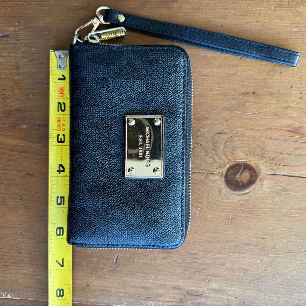 Michael Kors Wristlet Wallet Women. Great condition. Black with dark brown. - Picture 5 of 11